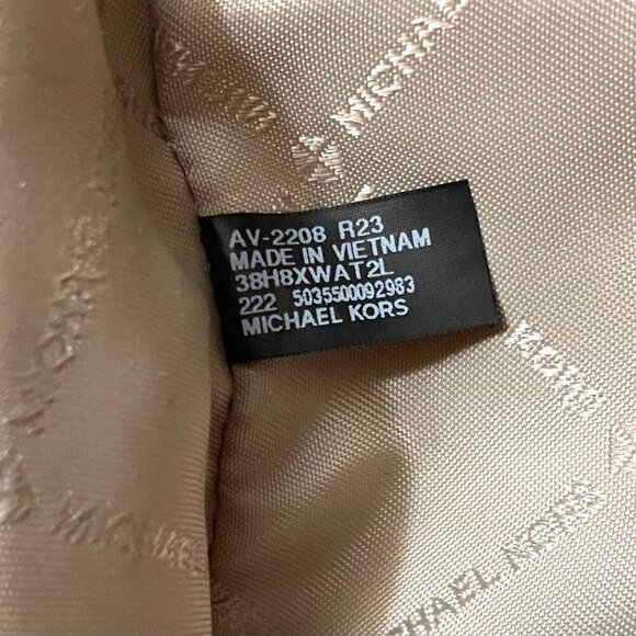 Michael Kors Walsh Purse Flaws - Picture 14 of 16